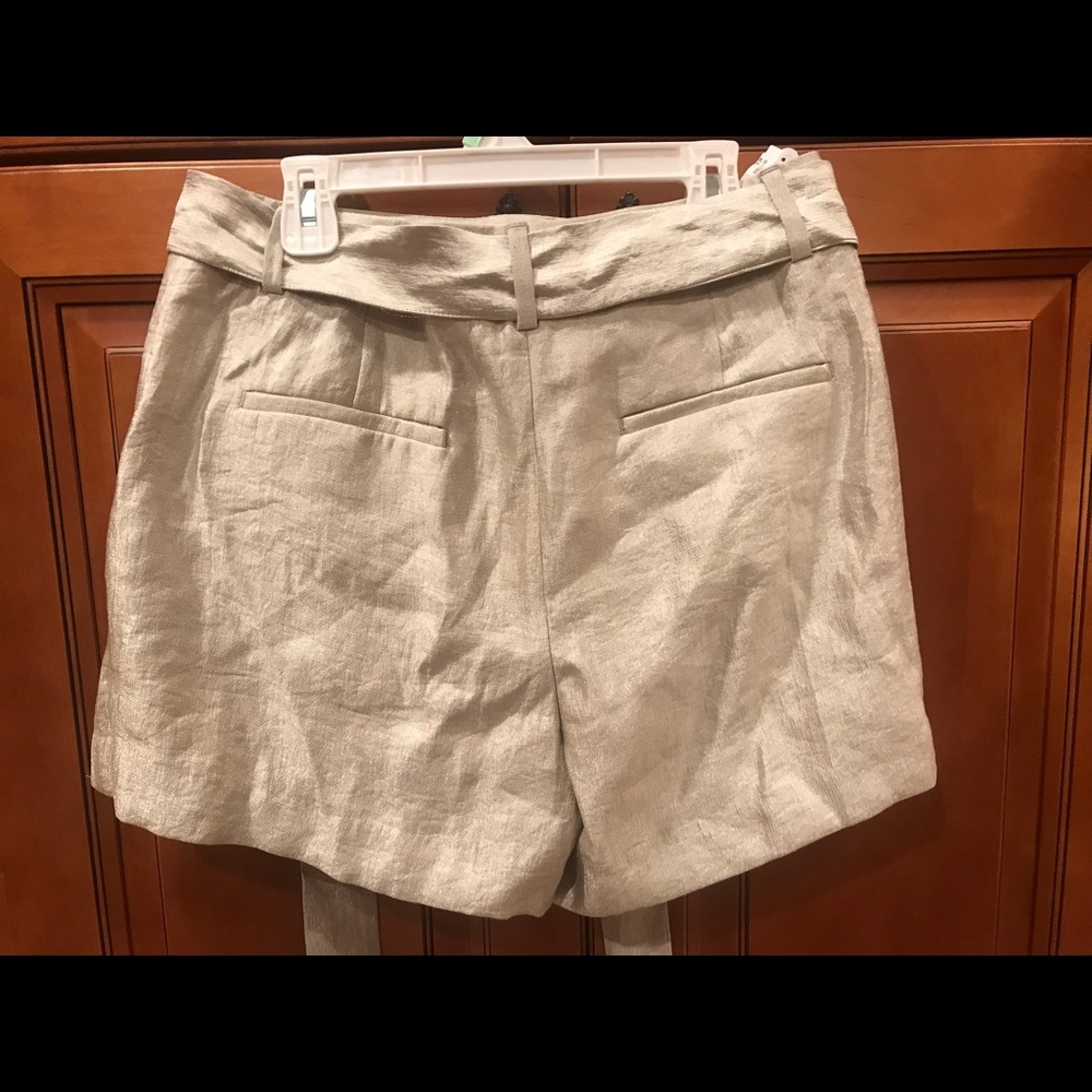 Cute short! The fabric and the color are spectacular!